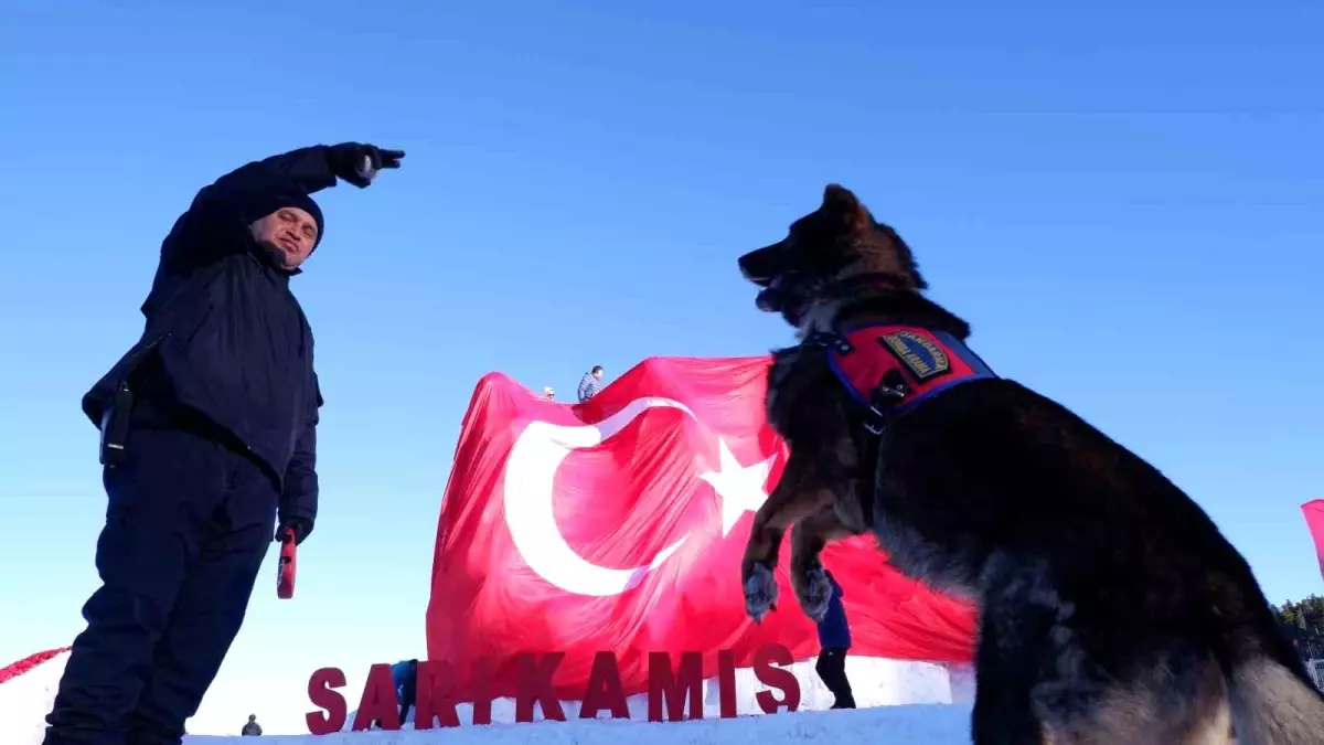 Sarıkamış\'ta 109 yıl önce şehit olan askerlerin anısına kardan heykeller açıldı