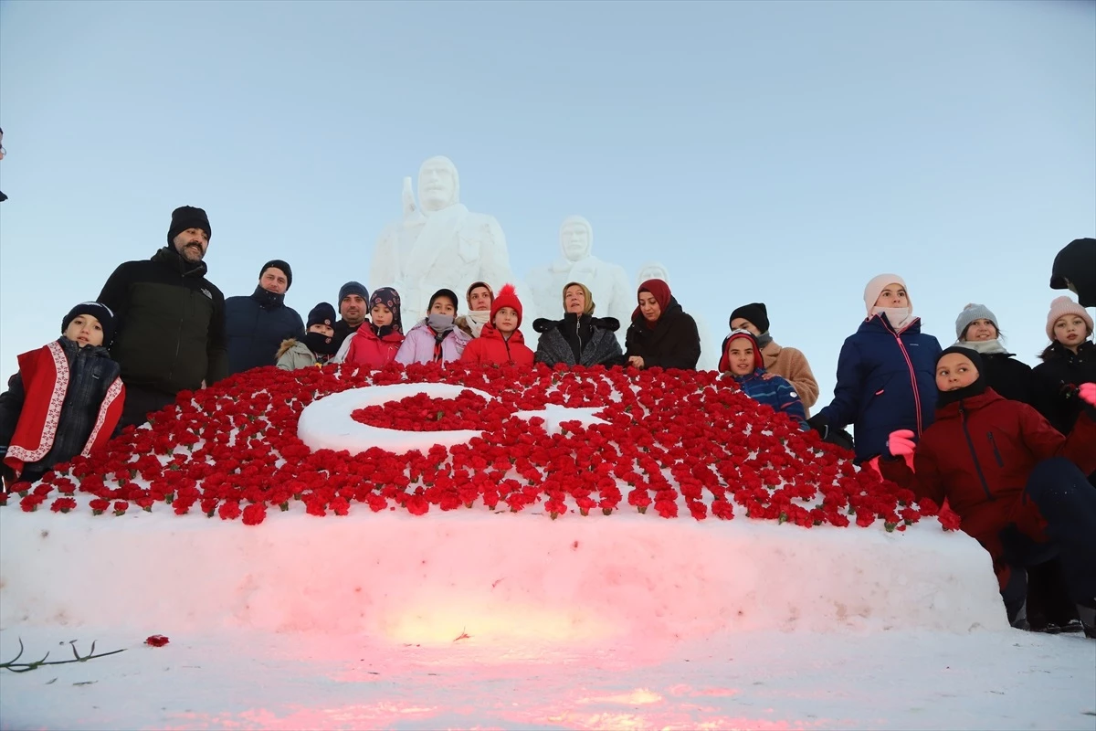 Gençlik ve Spor Bakanı Sarıkamış Şehitleri\'ni Anma Programında Kardan Heykellerin Açılışını Yaptı