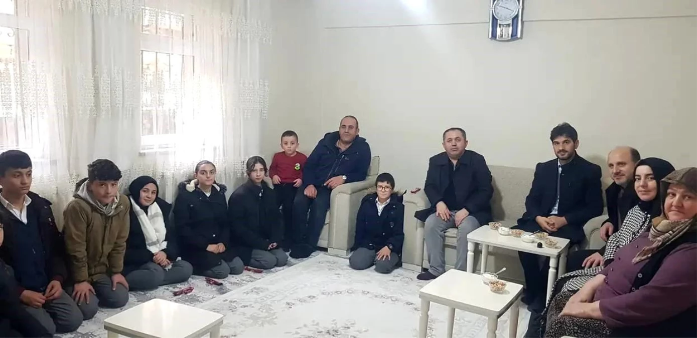 Bayburtlu şehit Serkan Saka\'nın ailesine öğrenciler ve İl Müftülüğü personelleri ziyaret gerçekleştirdi