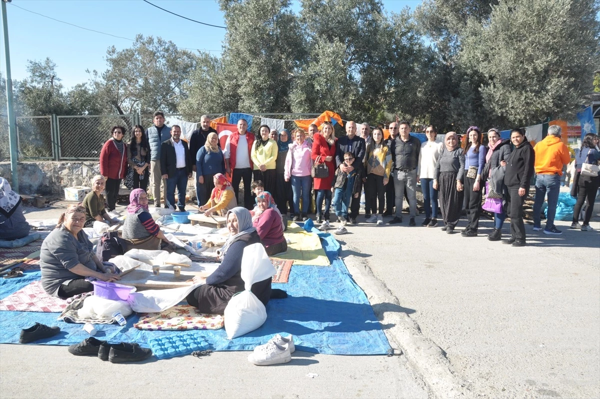 Tarsus\'ta AK Parti Kadın Kolları tarafından düzenlenen Sıkma Şenliği
