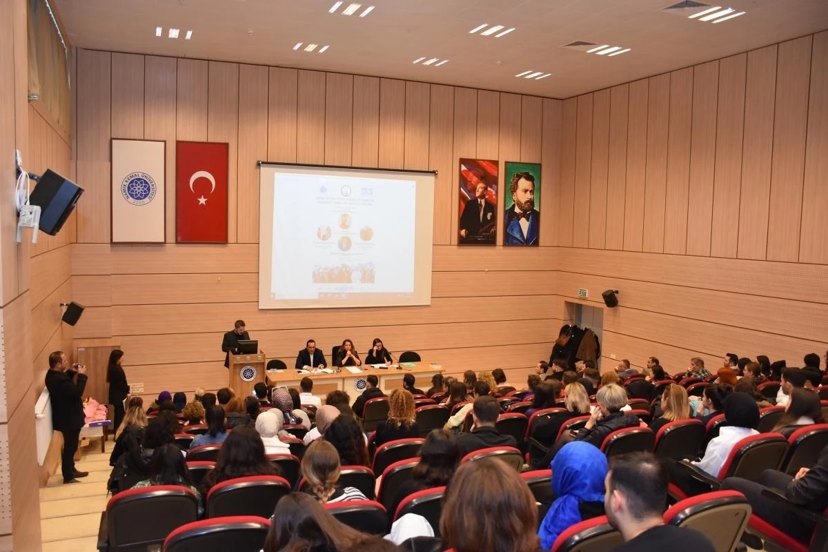 Tekirdağ\'da Türk Siyasetinde Kadın Temsili ve Kadının Yerel Siyasete Katılımı Konferansı Gerçekleştirildi