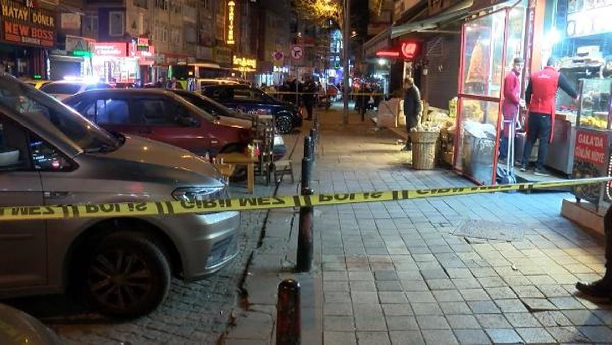 Ümraniye\'de Kaldırımda Yürüyen Kadına Bıçaklı Saldırı