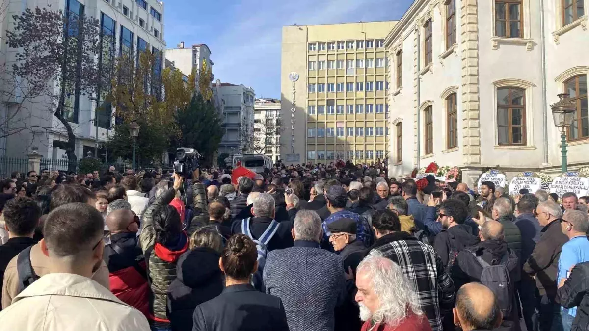 Tiyatro ve sinema oyuncusu Ayla Algan son yolculuğuna uğurlandı