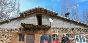 85 yaşındaki baba, ikiz çocuklarının iyi bir eğitim almasını istiyor