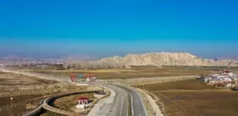 Van Gölü Sahil Yolu Tamamlandı, 1100 Dönümlük Rekreasyon Alanı İçin Çalışmalar Devam Ediyor