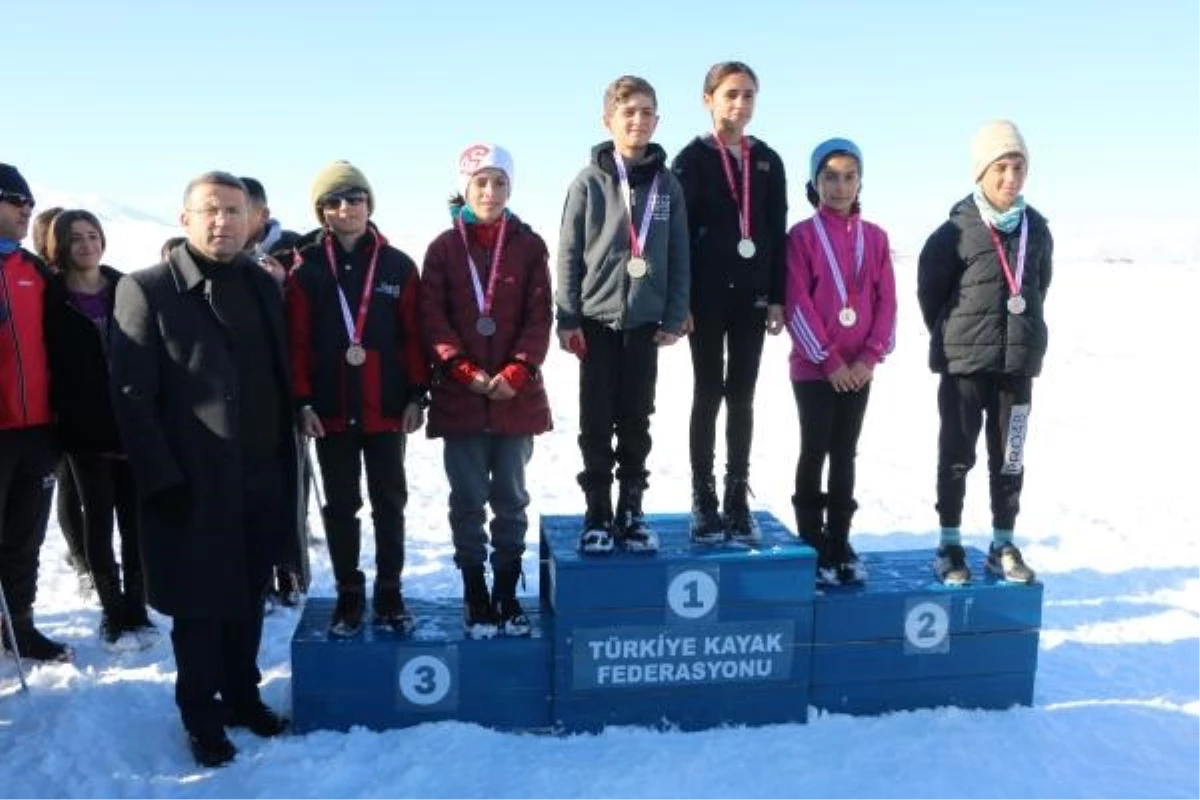 Yüksekova\'da kayak sezonu açıldı