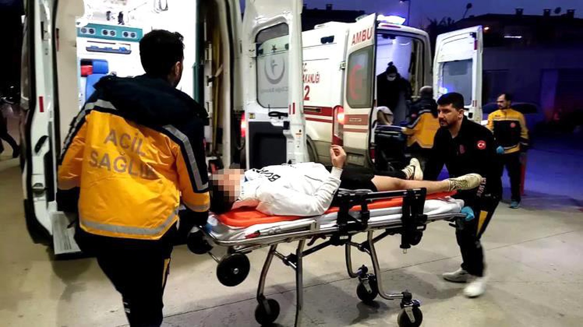 Bursa\'da zabıta aracı ile motosiklet çarpıştı: 2 genç yaralandı