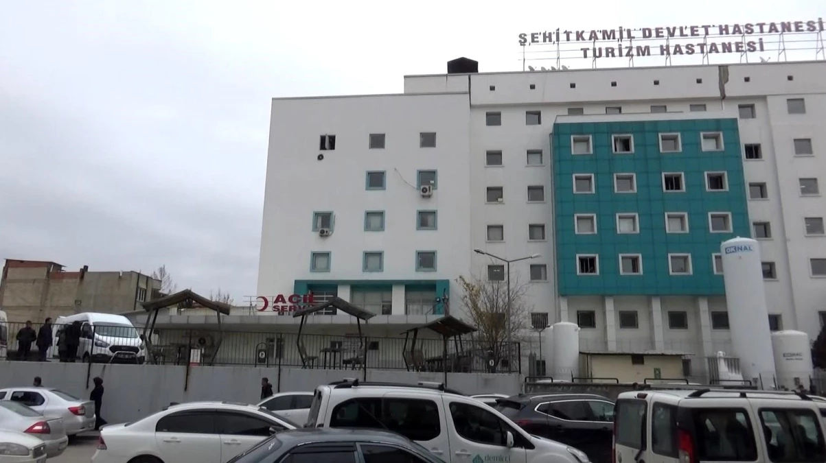 Gaziantep\'te hastanenin acil girişine bırakılan çanta bomba paniği yarattı