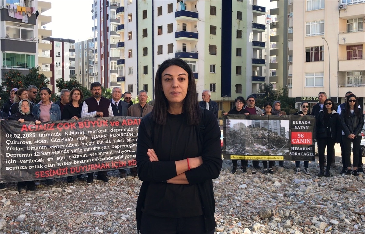Adana\'daki depremde yıkılan apartmanda yaşamını yitirenler anıldı
