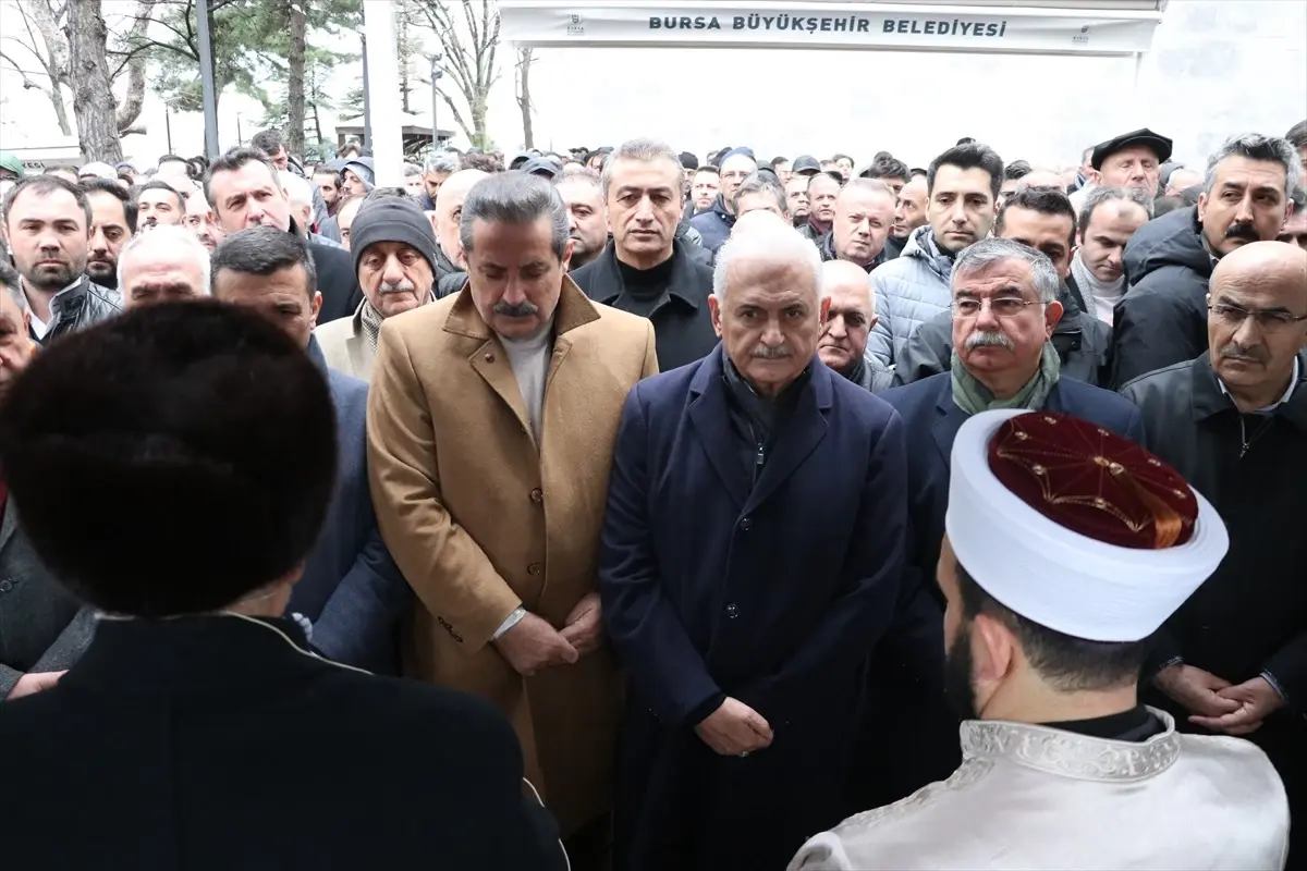 AK Parti Artvin Milletvekili Faruk Çelik\'in annesi Hedise Çelik son yolculuğuna uğurlandı