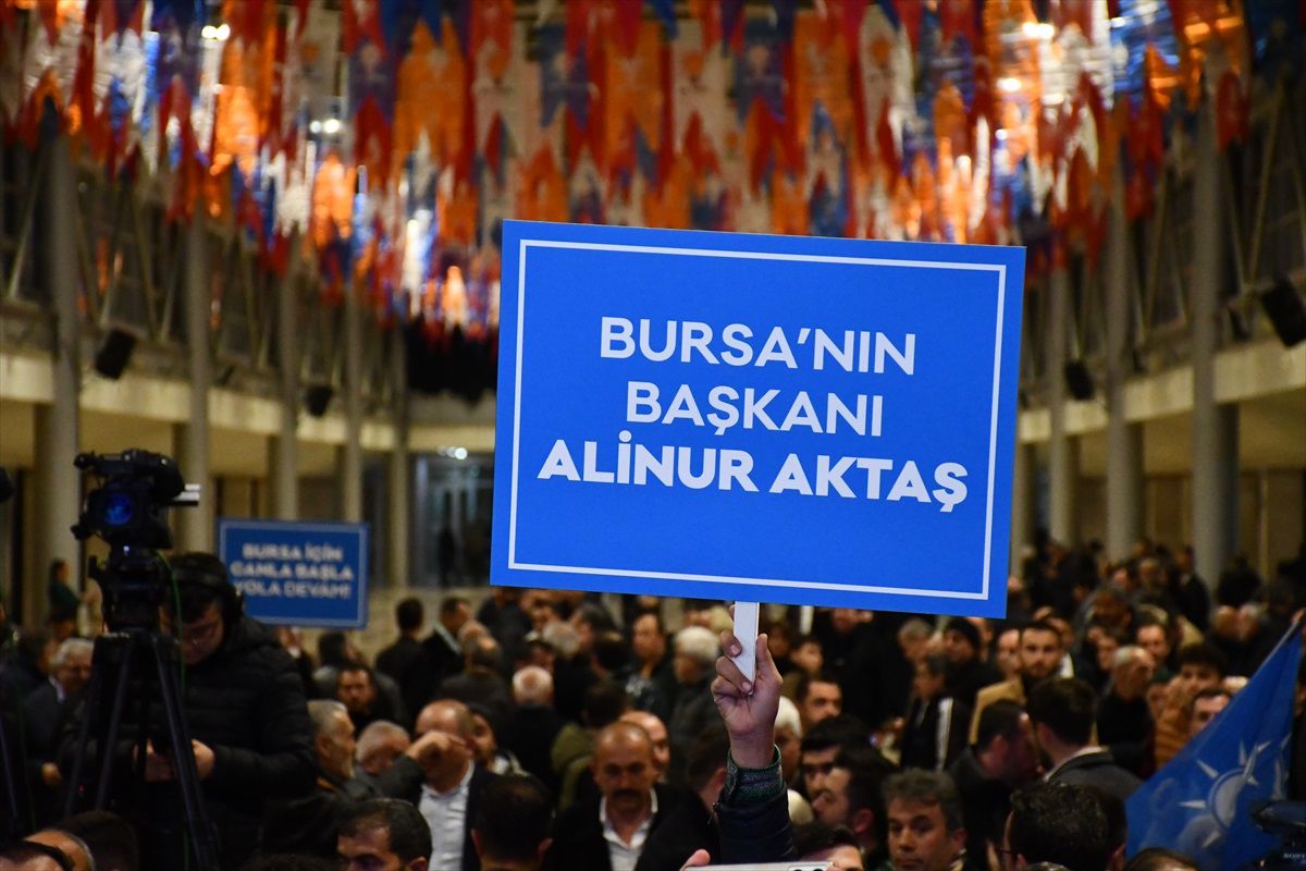 AK Parti Bursa Büyükşehir Belediye Başkan adayı Alinur Aktaş coşkuyla karşılandı