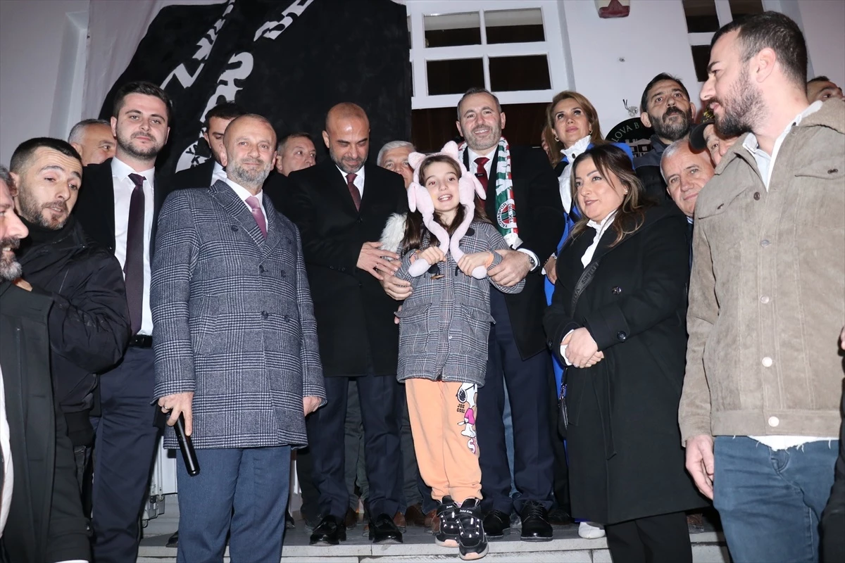 AK Parti Yalova Belediye Başkan Adayı Mustafa Tutuk, Kalabalık Bir Grup Tarafından Karşılandı
