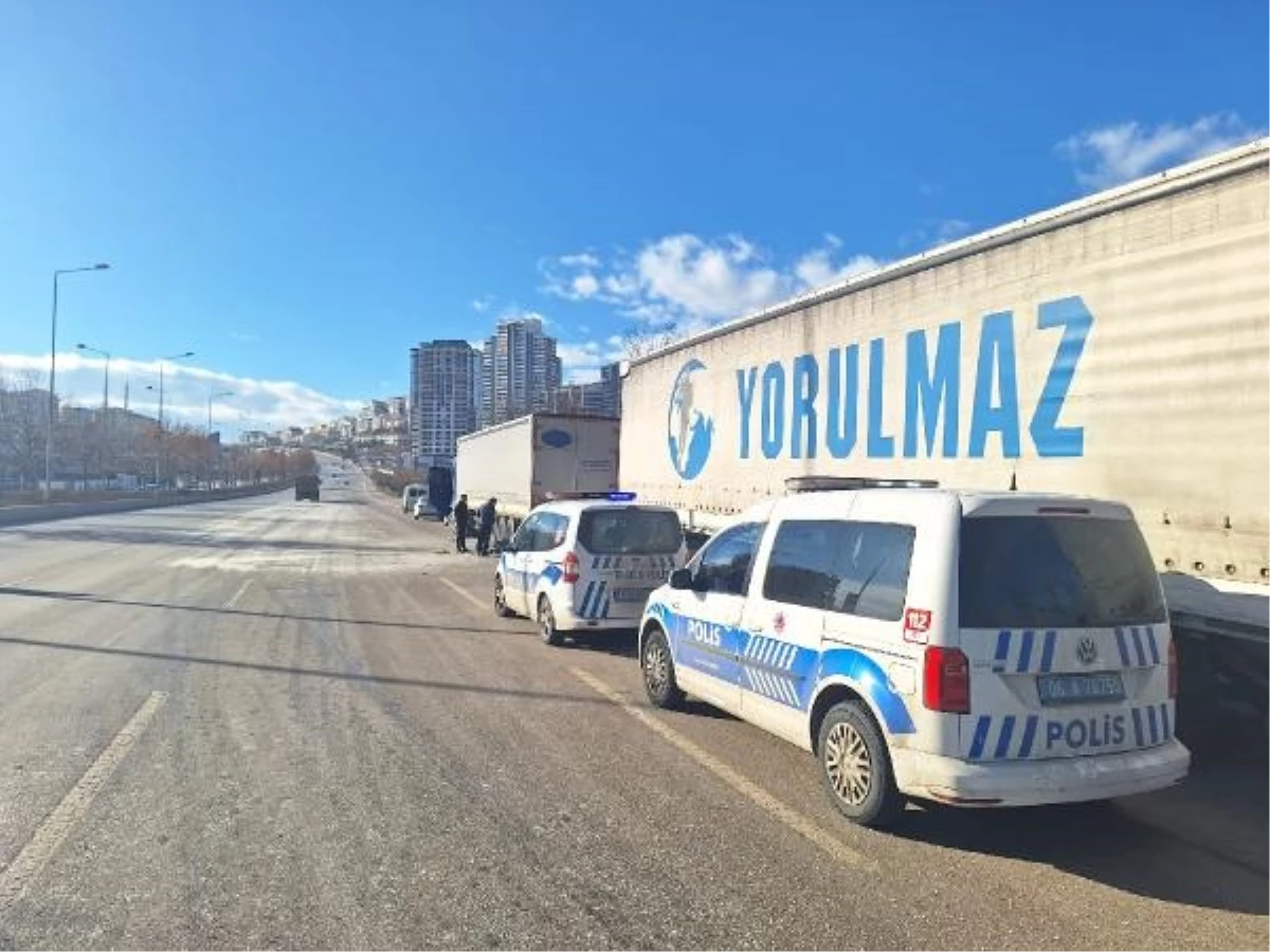 Ankara\'da Buzlanan Yolda Meydana Gelen Kazada Bir Kişi Hayatını Kaybetti