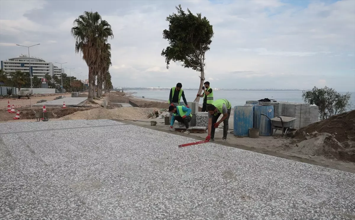 Antalya'da Konyaaltı Sahil Projesi hızla ilerliyor