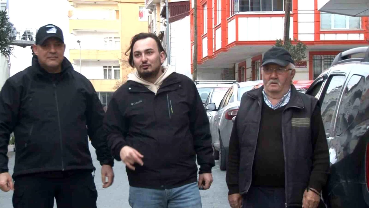 Arnavutköy\'de Yaşlı Adam Tacize Uğradı, Parası Çalınmaya Çalışıldı