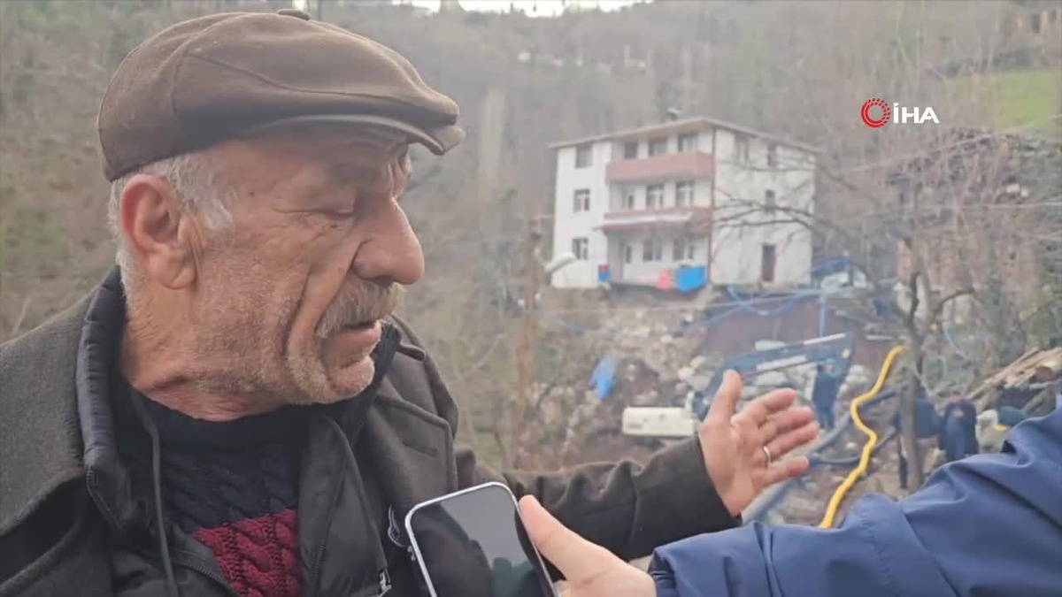 Artvin\'de heyelandan dolayı 3 katlı bina tahliye edildi
