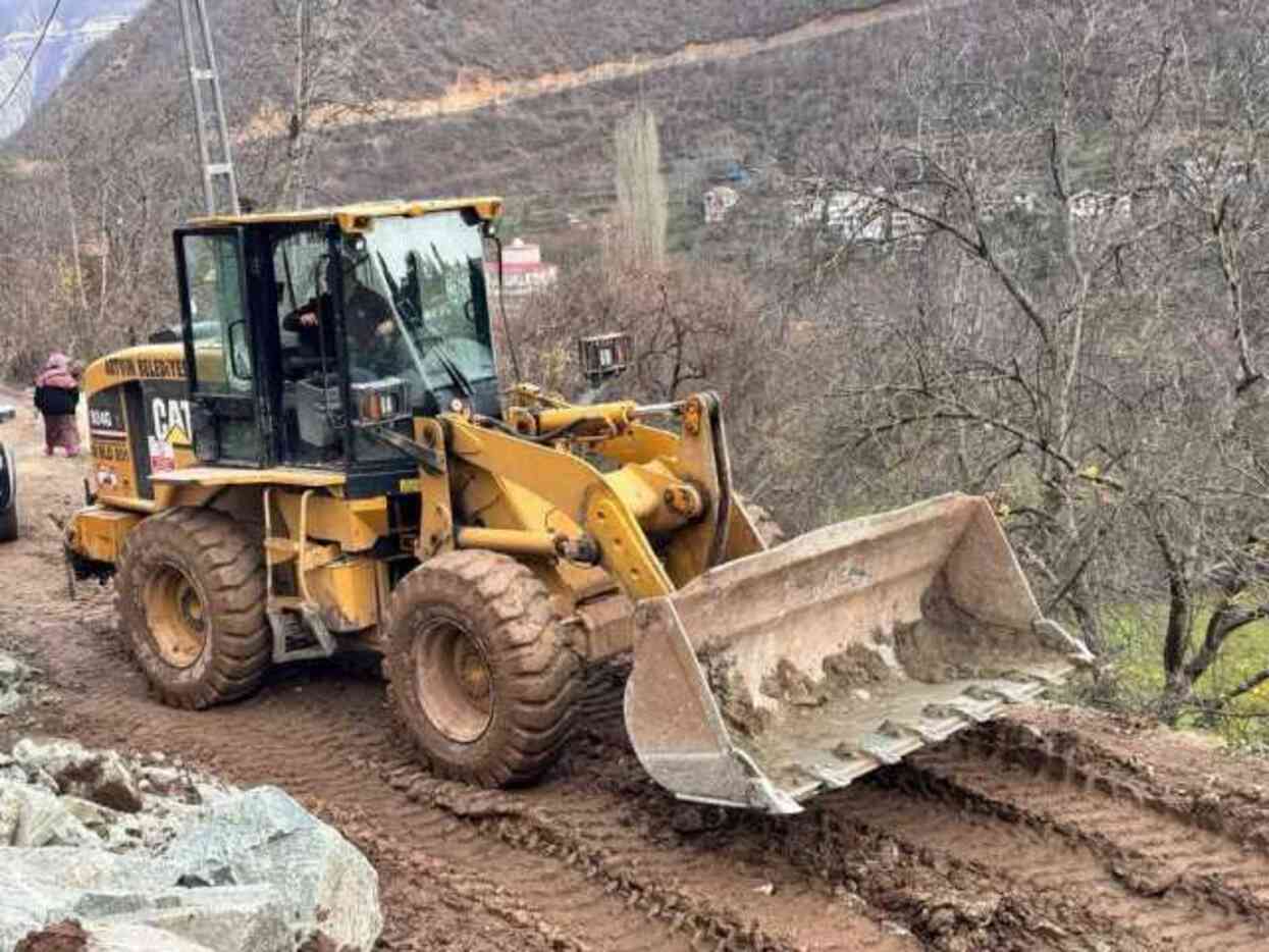 Artvin'de heyelandan dolayı 3 katlı bina tahliye edildi