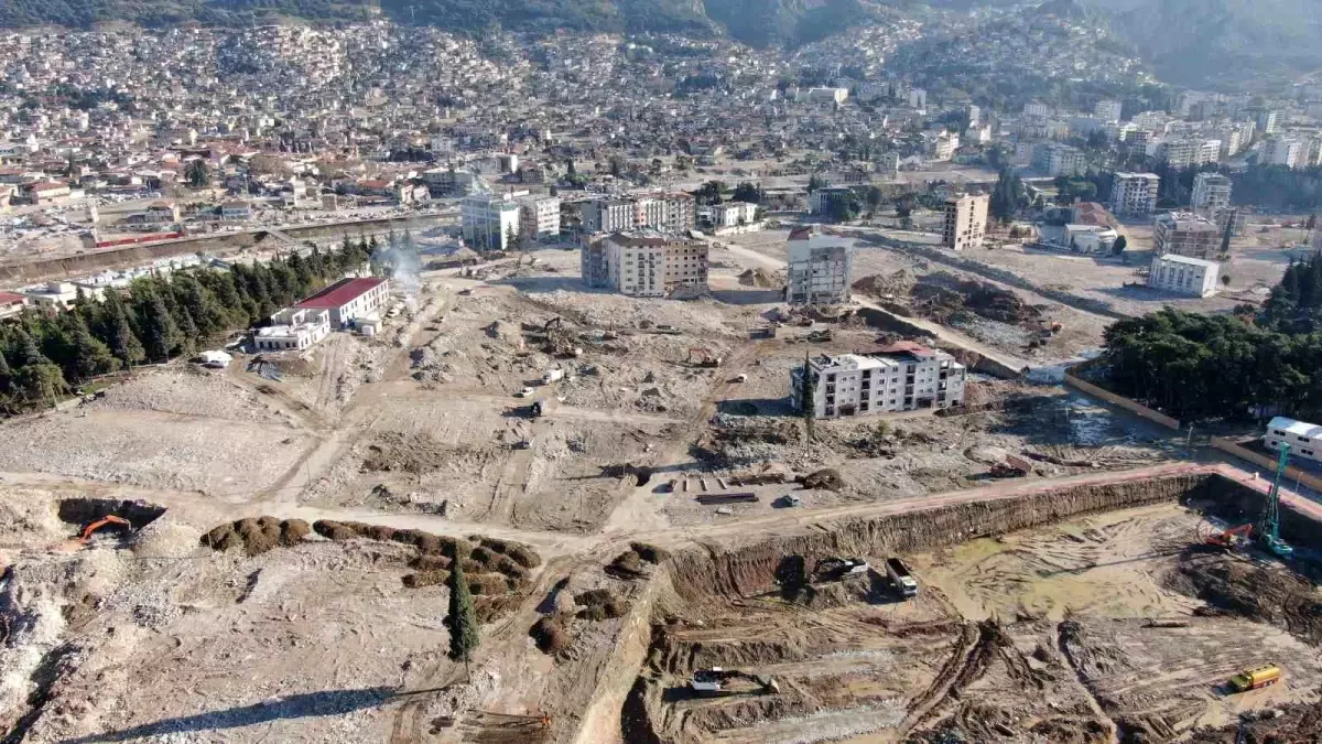 Hatay\'da afetzede vatandaşlar geleceğe umutla bakıyor