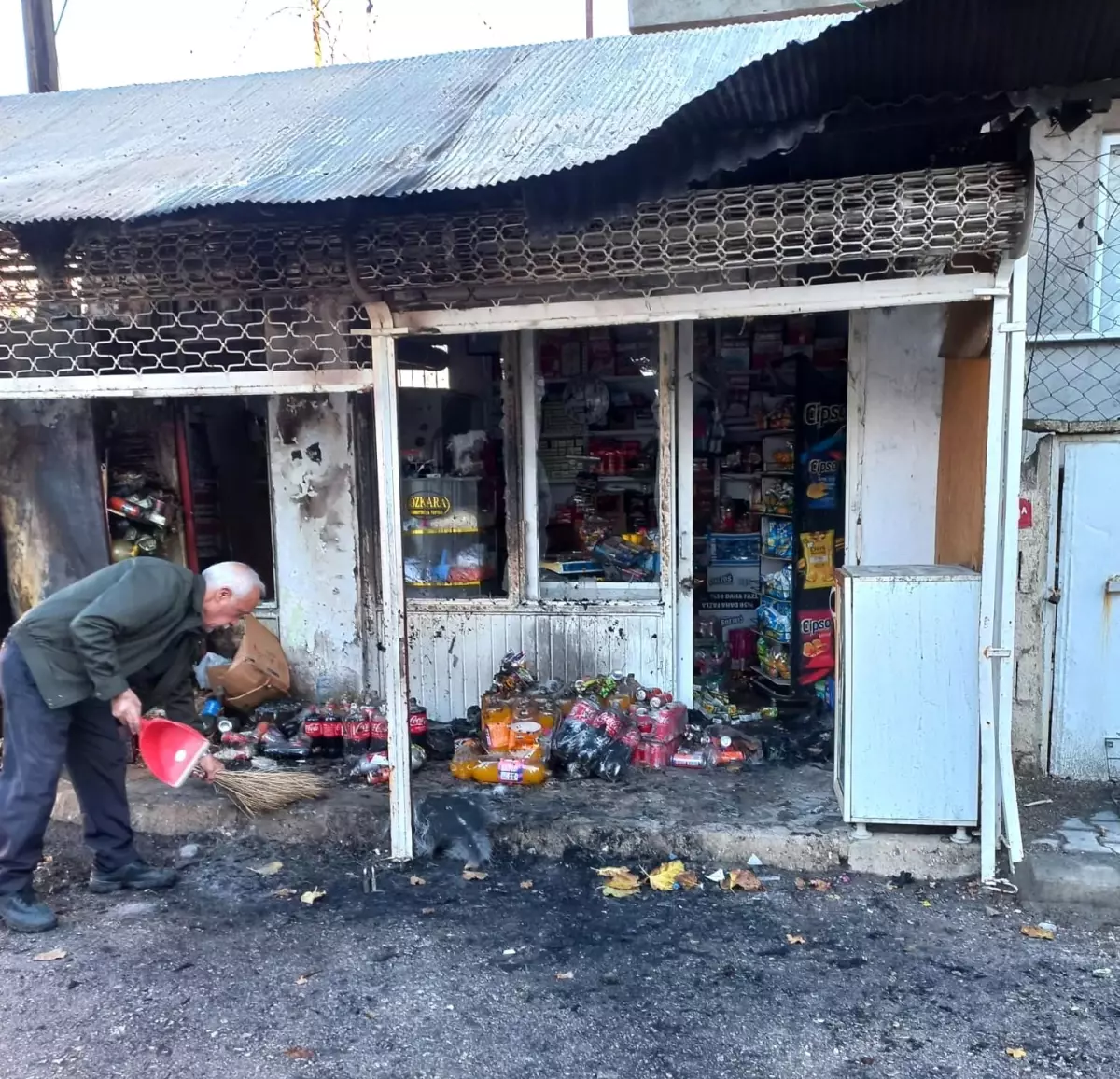 Adıyaman\'da bakkalda çıkan yangın korkuya neden oldu