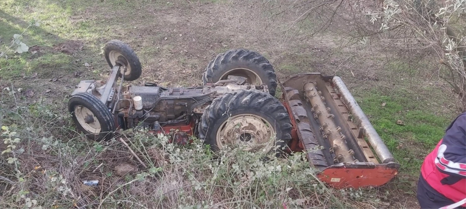 Çanakkale\'de traktör devrildi, sürücü hayatını kaybetti
