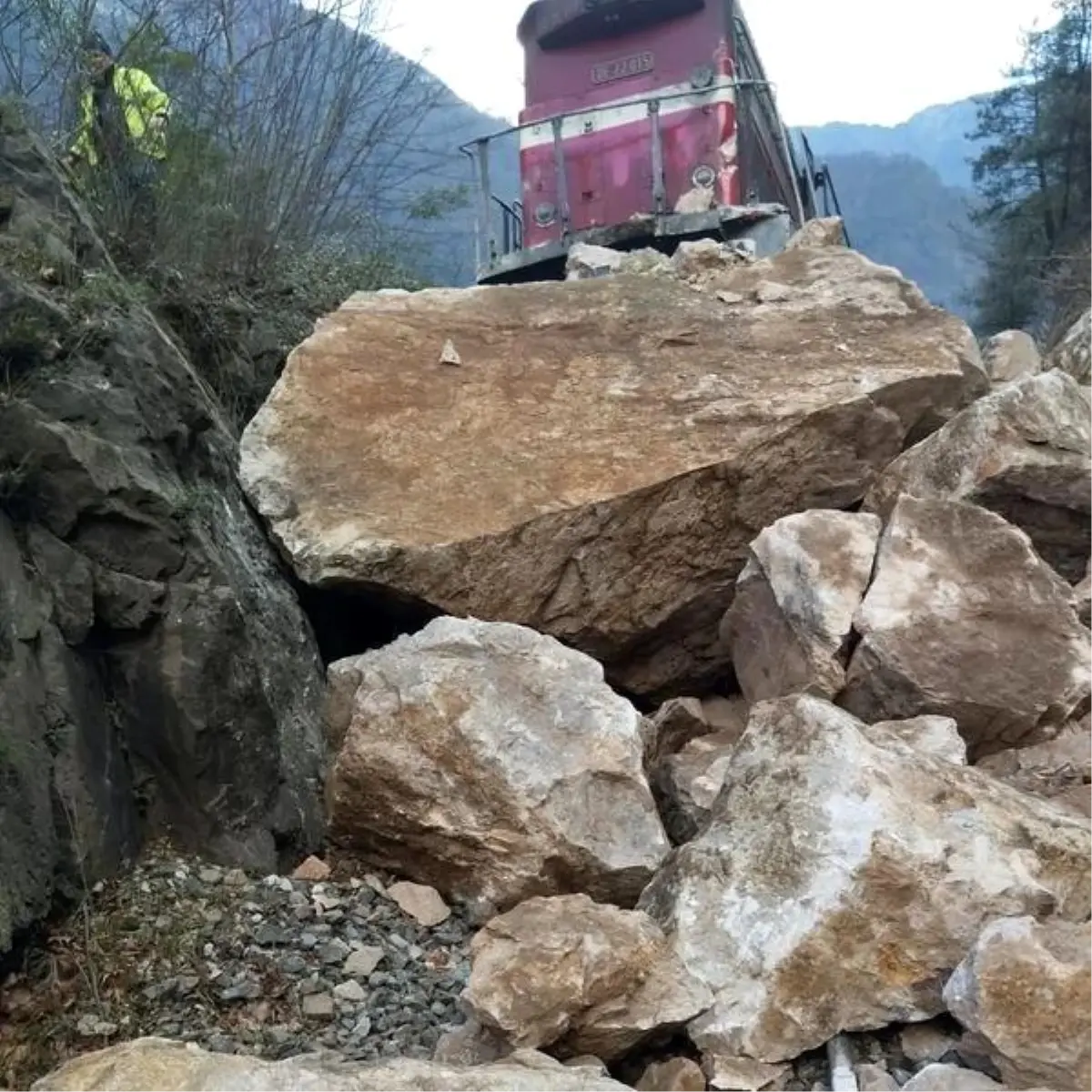 Karabük\'te Yük Treni Raydan Çıktı