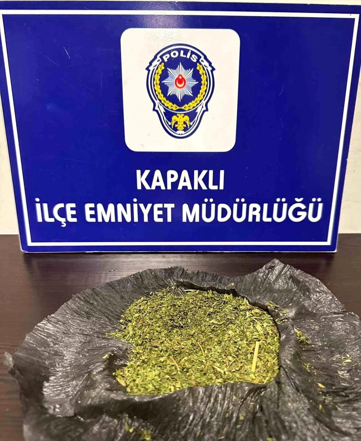 Tekirdağ\'da Polis Ekipleri Şüphelilerin Üzerinde Uyuşturucu Buldu