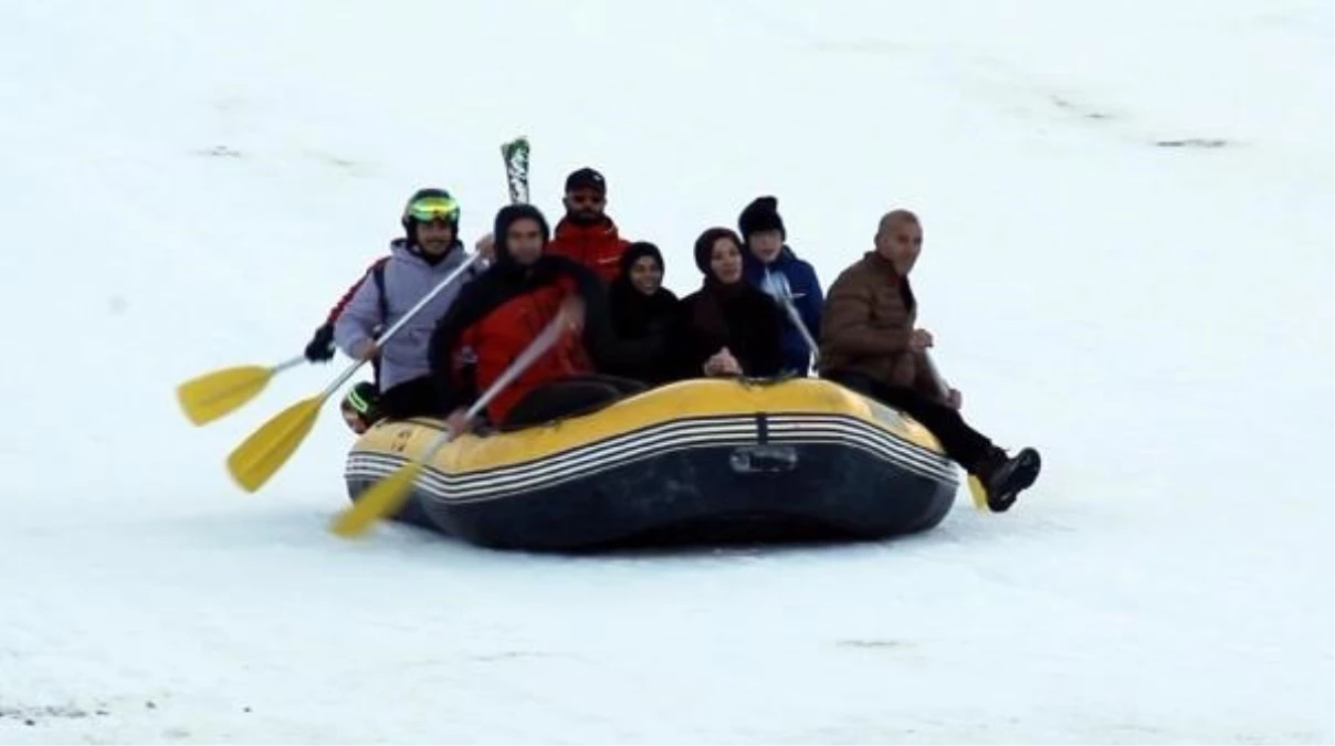 Erzincan Valisi Hamza Aydoğdu, Ergan Dağı\'nda Kar Raftingi Yaptı