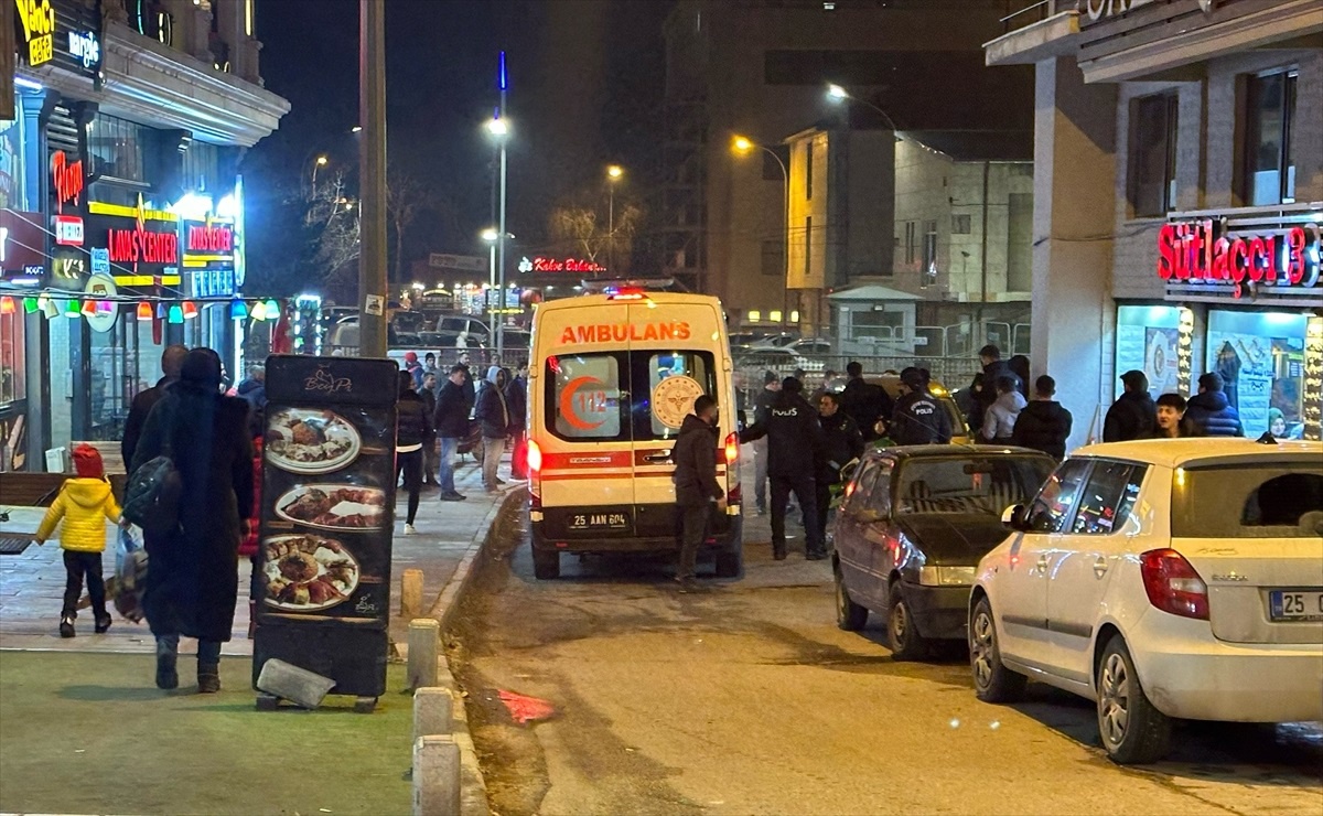 Erzurum\'da iki grup arasında çıkan bıçaklı kavgada 1 kişi yaralandı