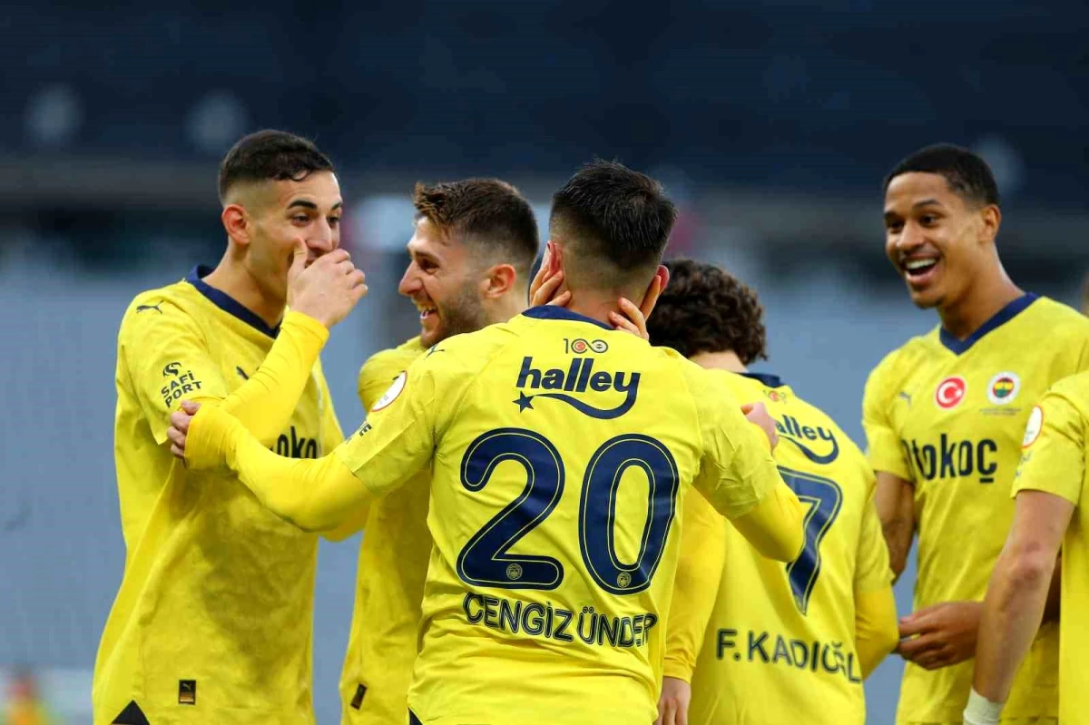 Fenerbahçe, İstanbulspor\'u 5-1 mağlup ederek 3. kez 5 gollü galibiyet aldı