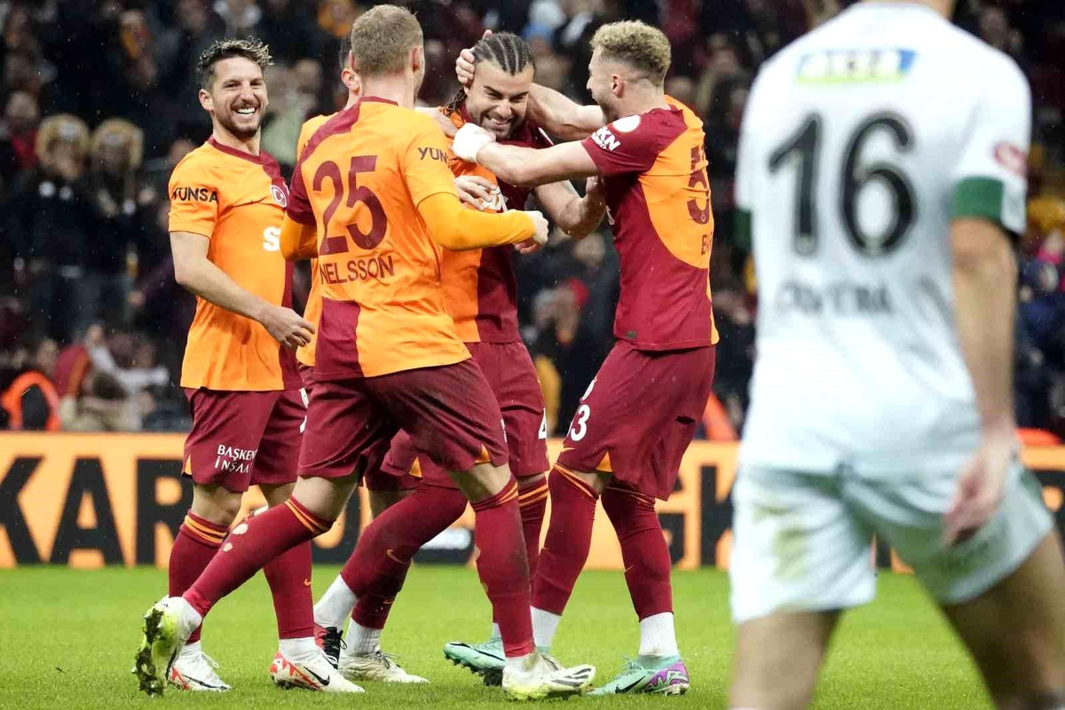 Galatasaray, Konyaspor\'u 3-0 mağlup ederek 3 puanla ayrıldı