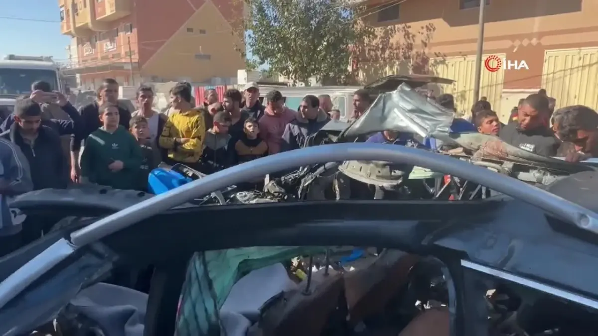 Gazze Şeridi'nde 2 gazeteci daha öldürüldüDaha önce ailesinden çok sayıda kişiyi kaybeden gazeteci Dahdouh, bu kez oğlunu kaybetti