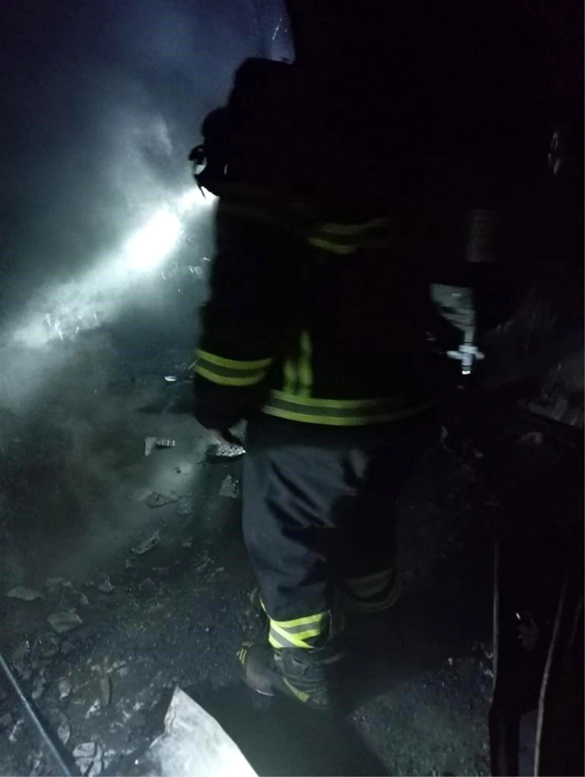 Hatay\'ın Samandağ ilçesinde prefabrik evde çıkan yangında 2 kişi hayatını kaybetti