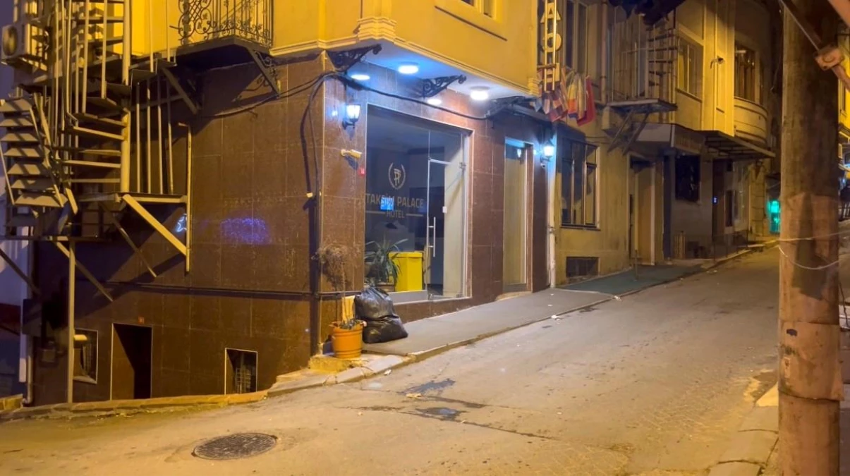 Beyoğlu\'nda motosikletle gelen saldırganlar otelde silahlı saldırı düzenledi