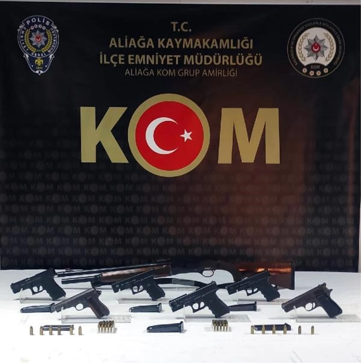 İzmir\'de silah kaçakçılığı operasyonu: 6 tabanca ve 1 av tüfeği ele geçirildi