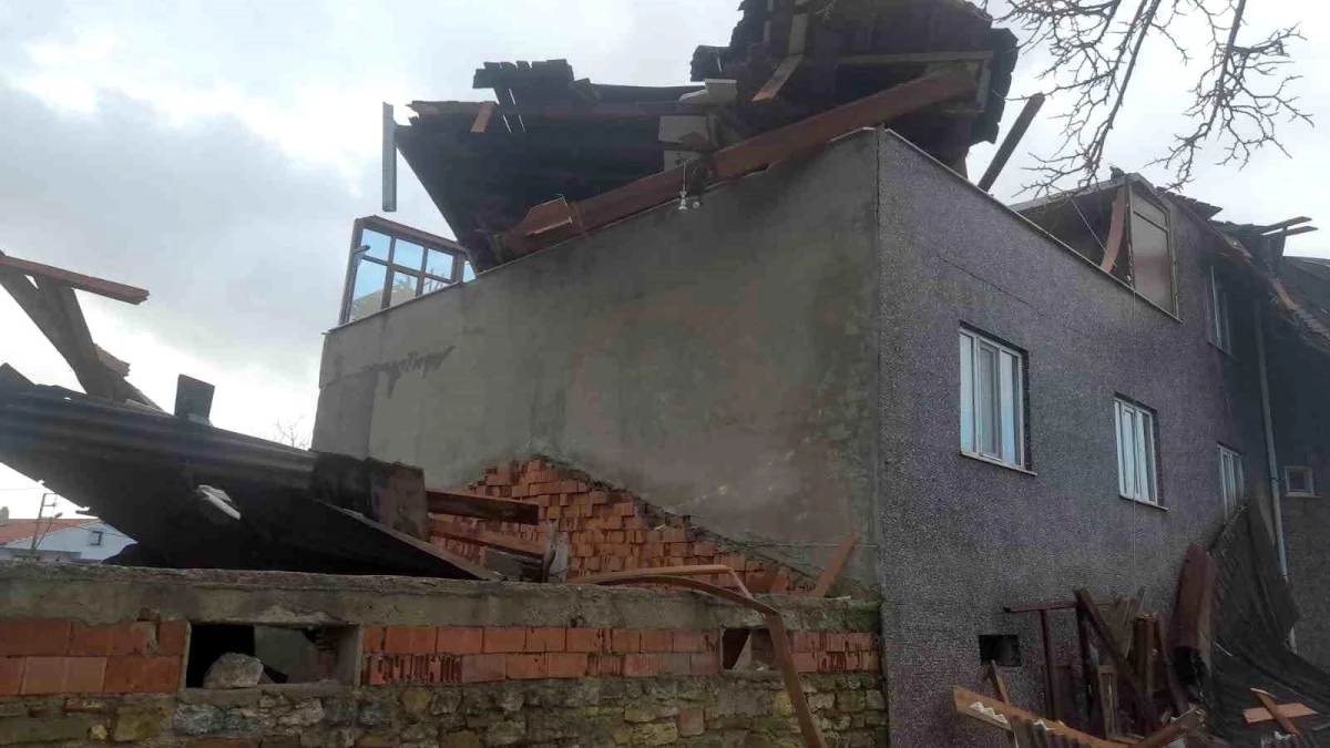 Edirne\'de meydana gelen hortum ev ve araçlarda hasara yol açtı