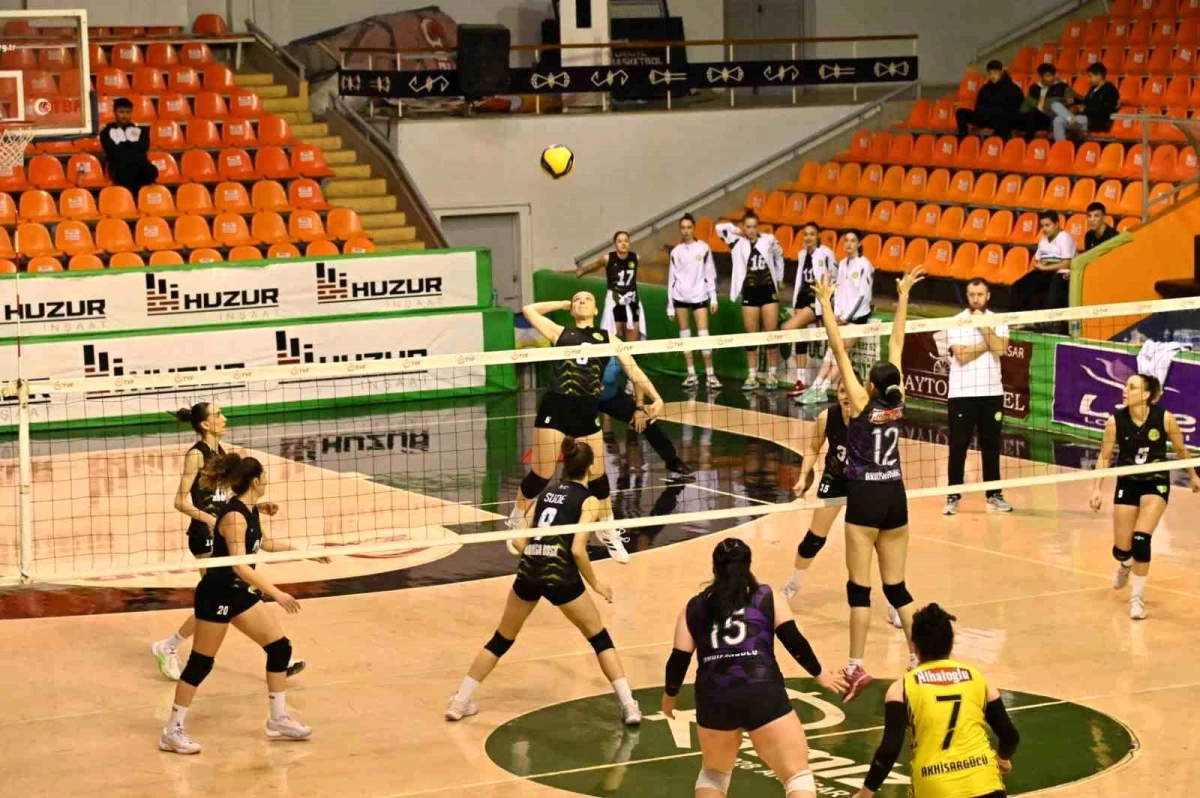 Manisa Büyükşehir Belediyespor, Akhisargücü\'nü 3-0 mağlup etti