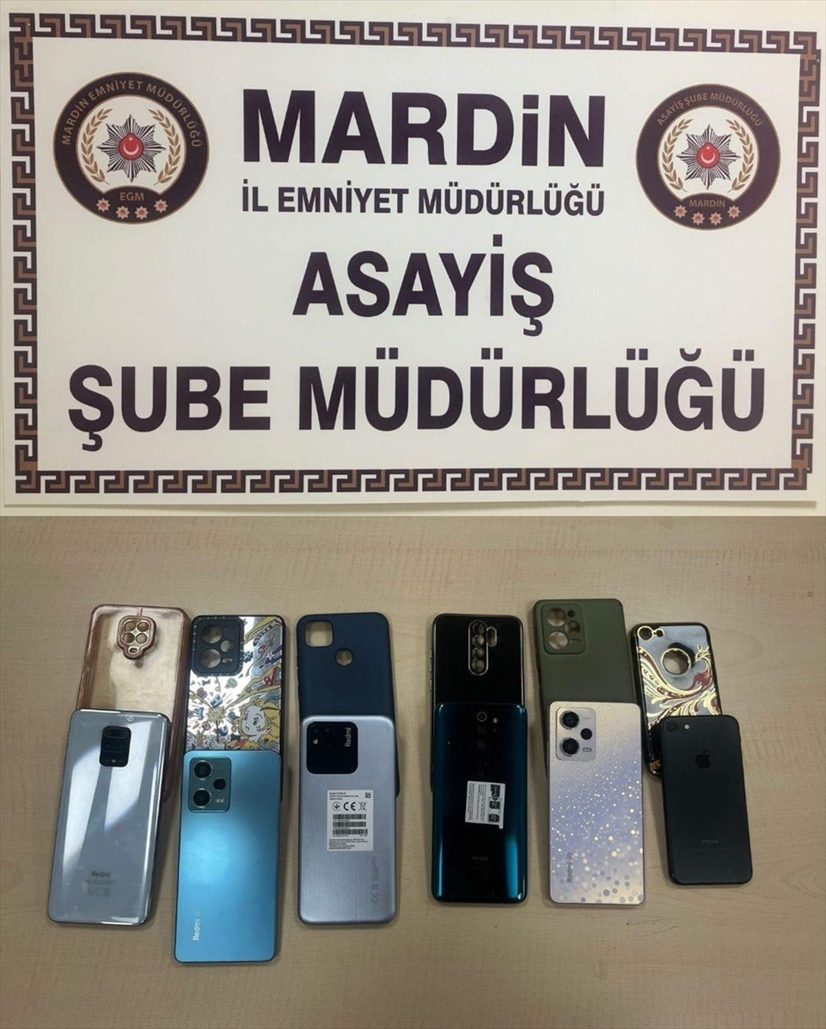 Mardin\'de semt pazarlarında yankesicilik yaptıkları iddiasıyla yakalanan şüphelilerden ikisi tutuklandı