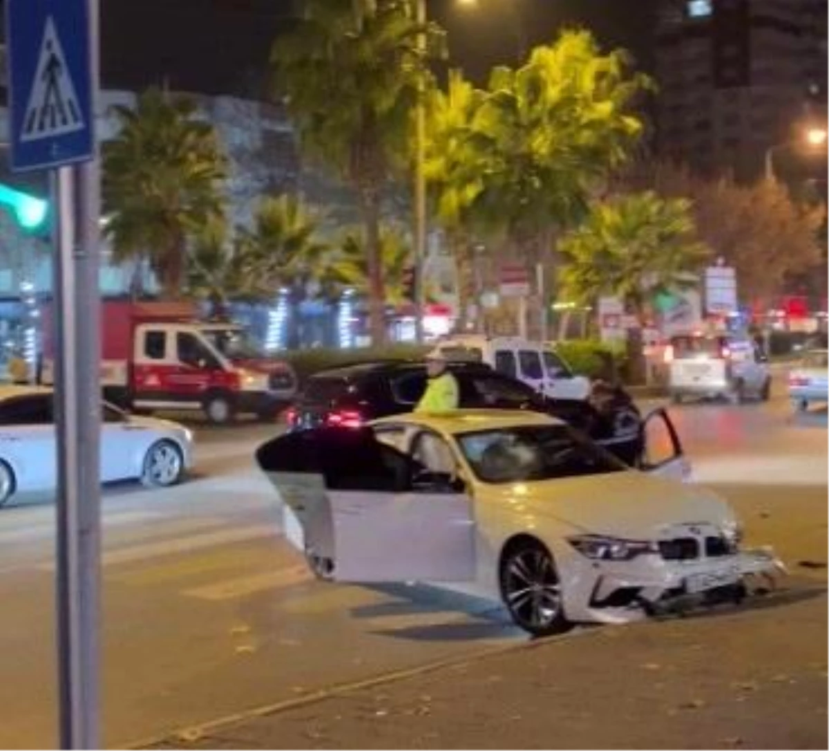 Mersin\'de Trafikte Tartışan Sürücü Silahlı Saldırıya Uğradı