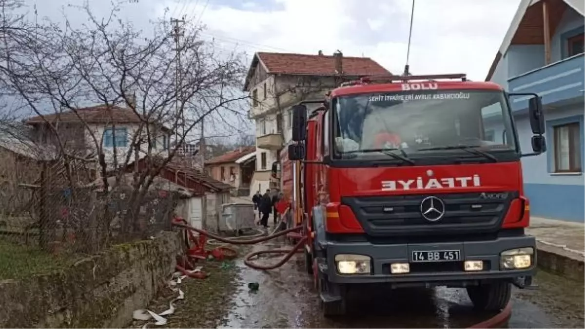 Bolu\'da Ev Yangınında Samanlık, Depo ve Otomobil Kullanılamaz Hale Geldi
