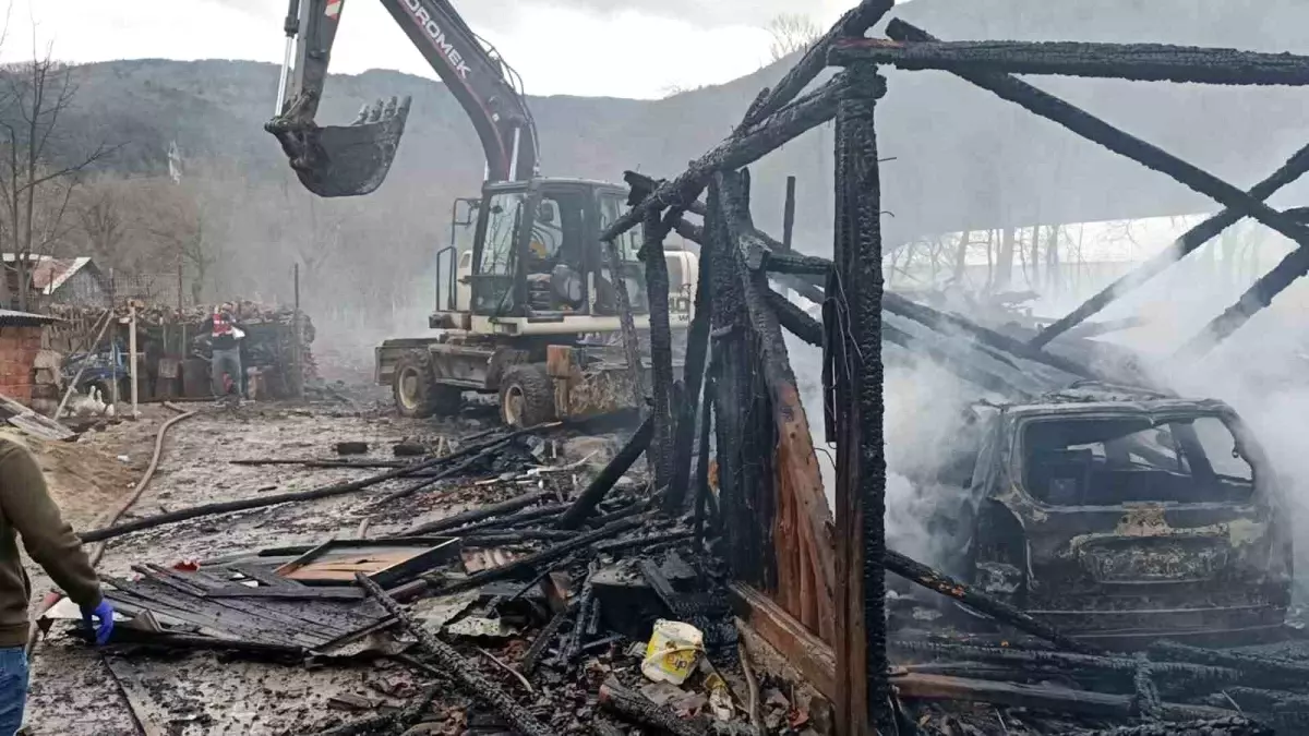 Bolu Demirciler Köyünde Yangın: Samanlık ve Depo Kül Oldu, Ev Kısmen Yandı