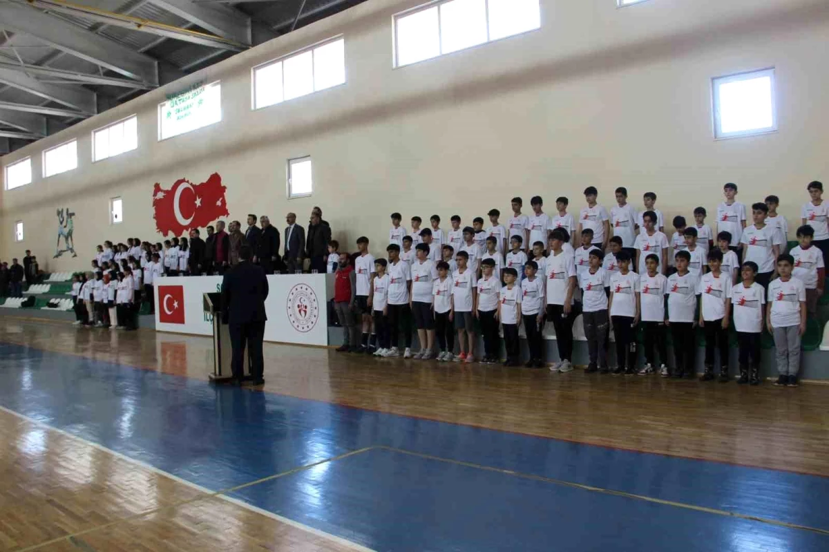Bingöl\'ün Solhan ilçesinde Türkiye Voleybol Federasyonu tarafından Fabrika Voleybol Açıldı