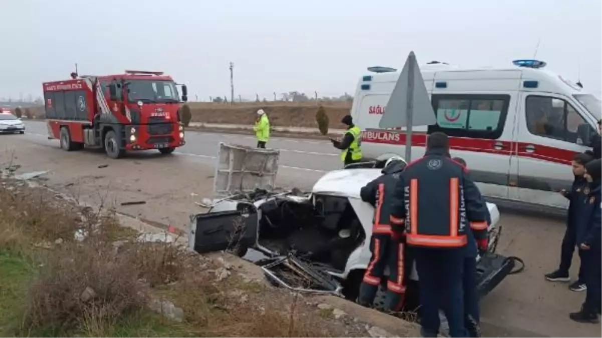 Malatya\'da Otomobil Boş Su Tahliye Kanalına Devrildi, Sürücü Yaralandı