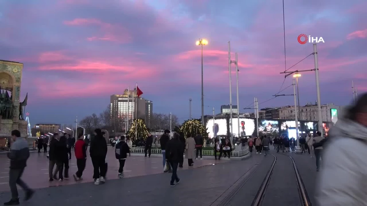 Taksim\'de Hayran Bırakan Gün Batımı Manzarası