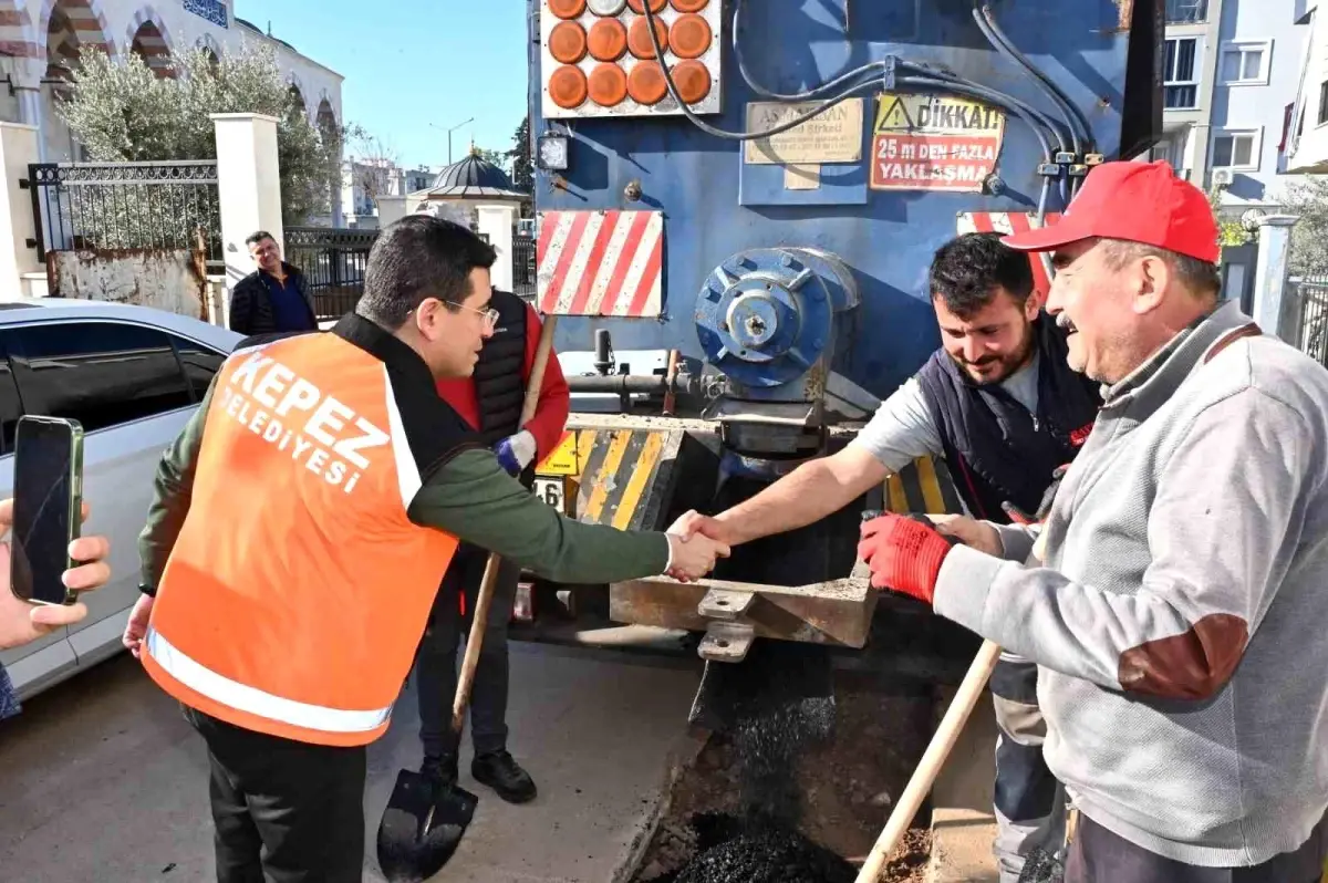 Kepez Belediye Başkanı Hakan Tütüncü, Hizmet Çalışmalarını Yerinde İnceledi