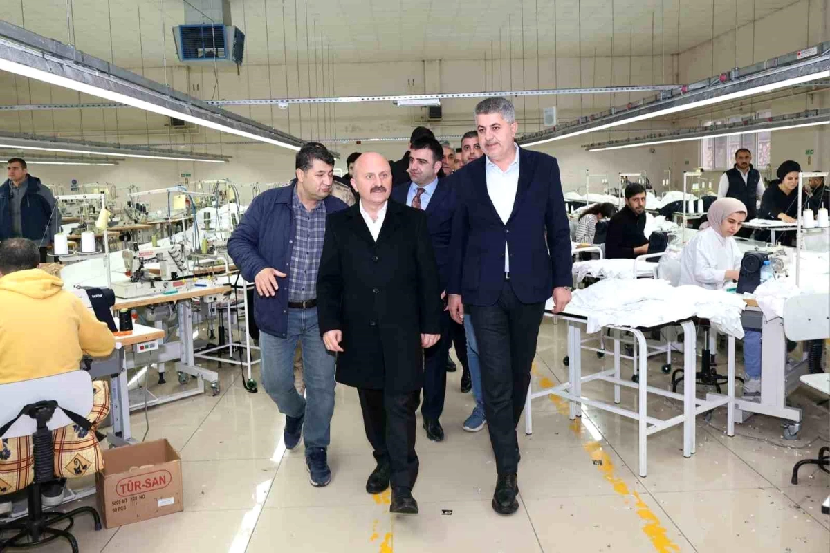 Adıyaman Valisi Osman Varol, Kahta ilçesindeki tekstil fabrikalarını gezdi