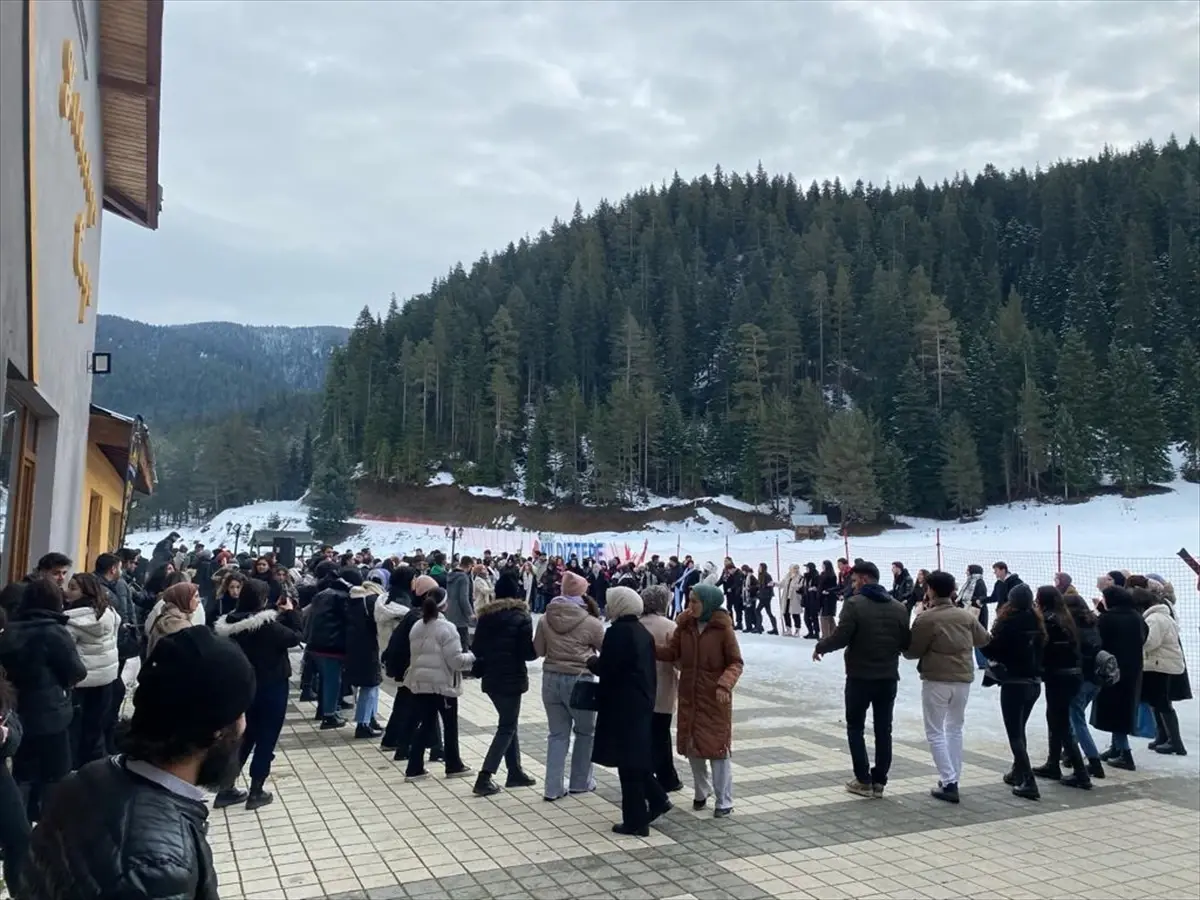 Yıldıztepe Kayak Merkezi, Hafta Sonunda Tatilcilerle Dolup Taştı