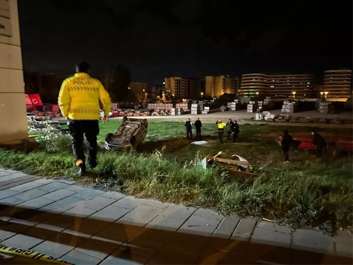 İzmir\'de polis aracı köpeğe çarptı: 3 polis yaralandı