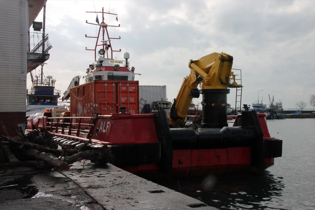 Zonguldak\'ta Batan Geminin Kayıp Mürettebatı Aranıyor