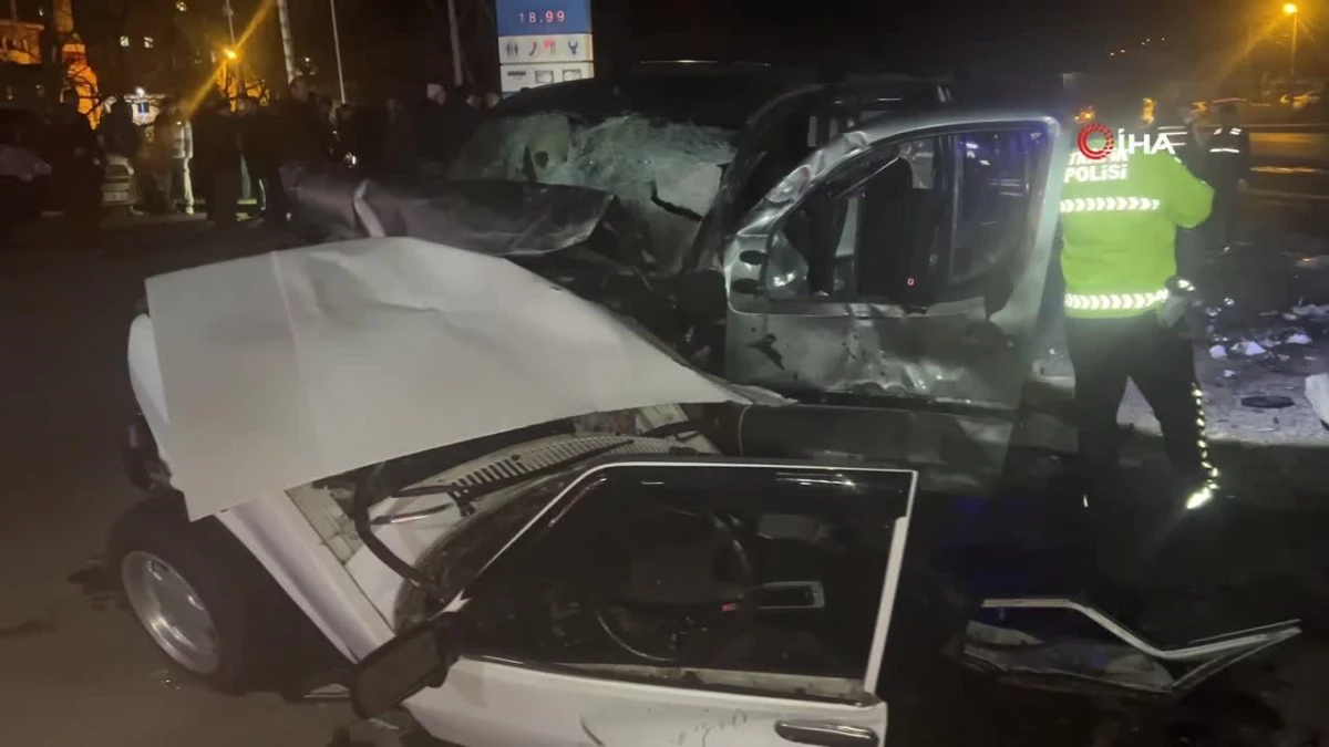 Zonguldak\'ta feci kazada otomobil ikiye bölündü: 1 ölü, 5 yaralı