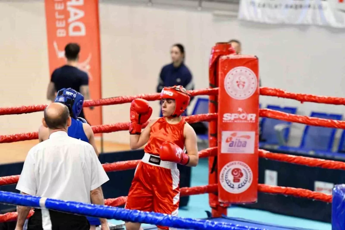 Kocaeli\'de Büyük Kadınlar Türkiye Ferdi Boks Şampiyonası Başladı